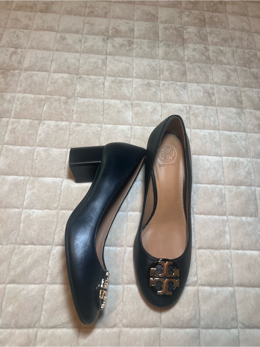 Tory Burch Janey Pumps in black leather - Picture 3 of 6
